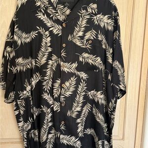 Casual Black Button-Down Shirt with Cream Palm-Leaf Print